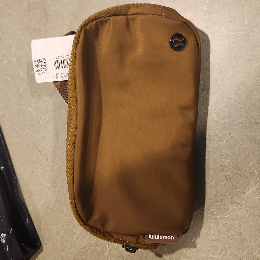 Lululemon Artifact belt bag. New